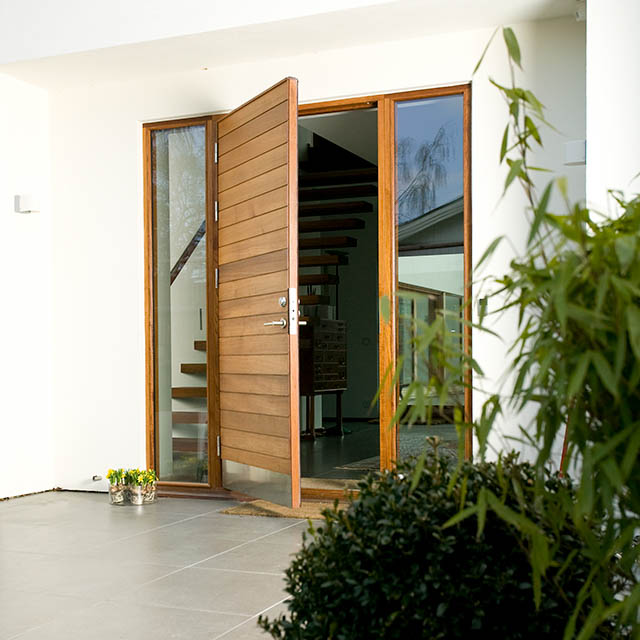 ytterdorr_tradorr_design_modern-entre_Lango-teak-sidoljus